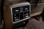 Porsche Cayenne Turbo 2018 года (JP)